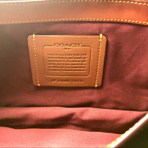 Coach Riley - Picture 7 of 7